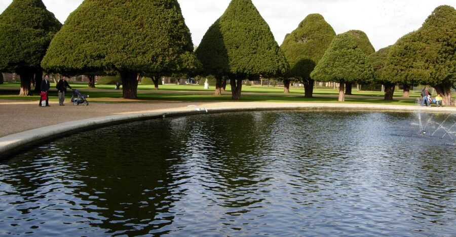 London: Hampton Court Private Guided Tour - Why Hampton Court fits a four-hour private format