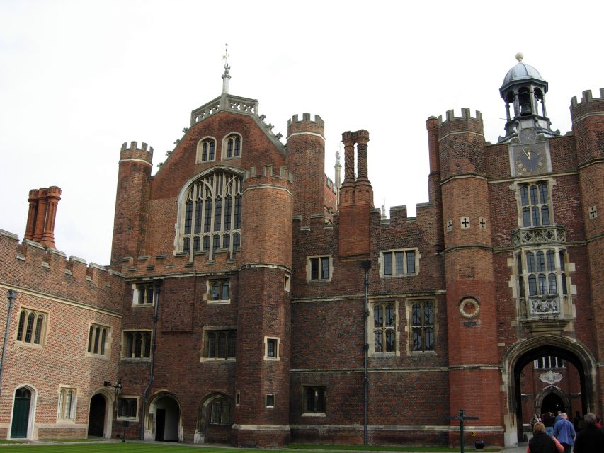 London: Hampton Court Private Guided Tour - Henry VIII State Apartments: learning what to look for
