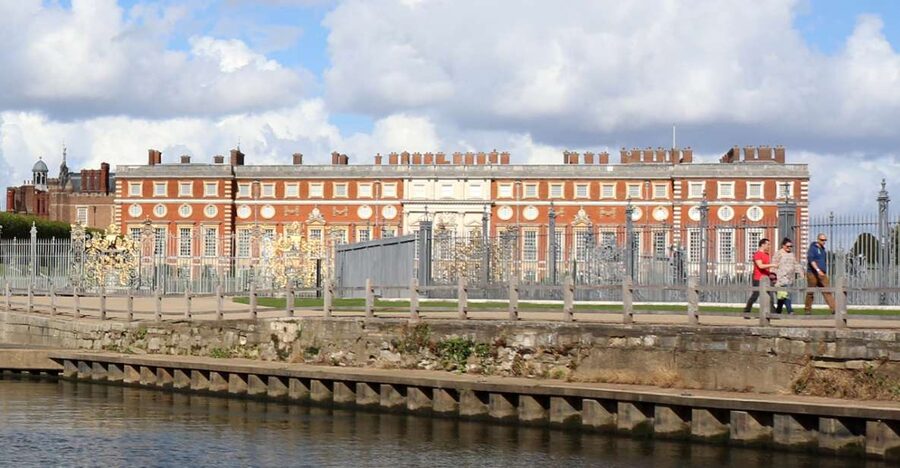 London: Hampton Court to Richmond River Thames Cruise - Getting to Hampton Court Landing Stage, Pier 3