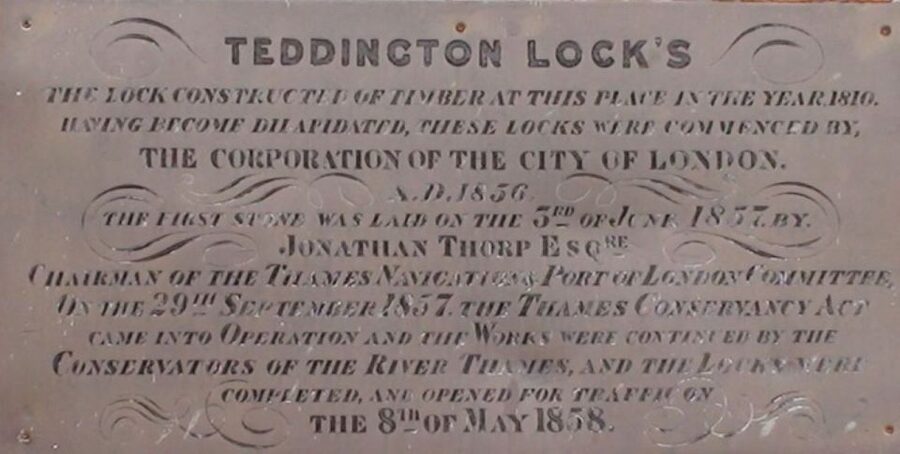 London: Hampton Court to Richmond River Thames Cruise - Passing through Teddington Lock: the action moment