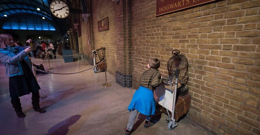 London: Harry Potter Inspirations and Locations Tour - Borough Market and London Bridge, Leaky Cauldron and the Wobbly Bridge