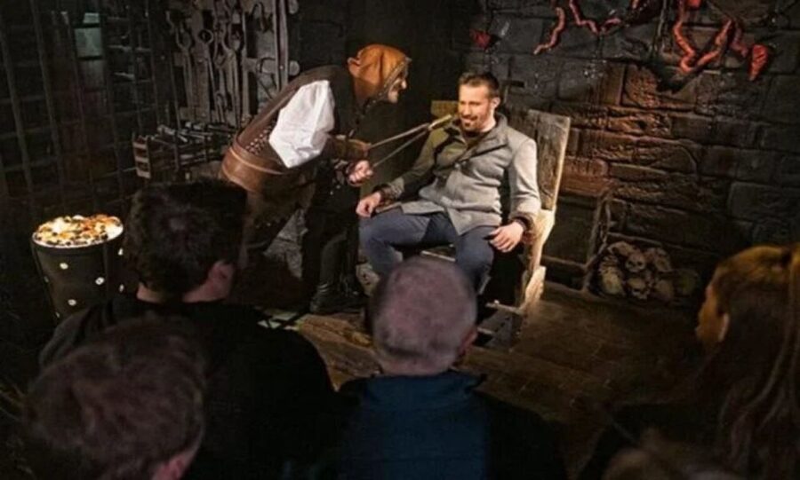 London: Harry Potter Tour, River Cruise & The London Dungeon - The longer Tube transfer: what to do with the downtime