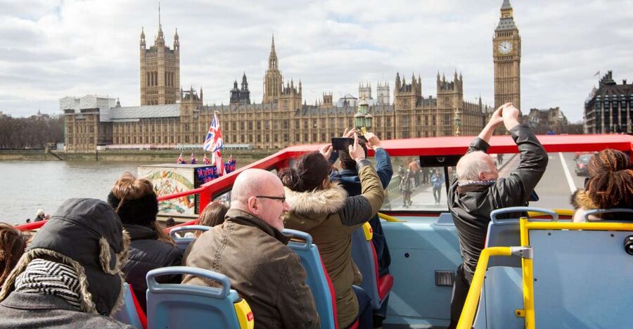 London: Harry Potter Walk, Hop-on Hop-off Bus Tour & Cruise - Using the Vox City app alongside the bus and cruise