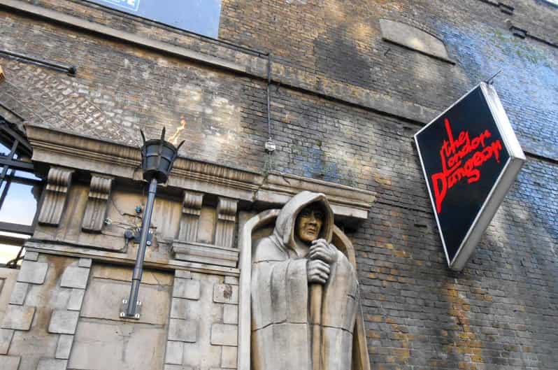 London: Harry Potter Walking Tour & the London Dungeons - The theatre stop: Palace Theatre and the Cursed Child connection