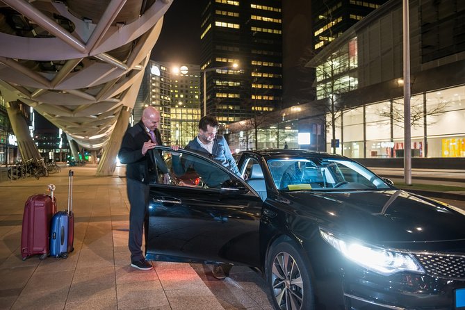 London Heathrow Airport Arrival Transfer (Airport to Southampton Hotel or Address) - A private ride to Southampton that matches your timing