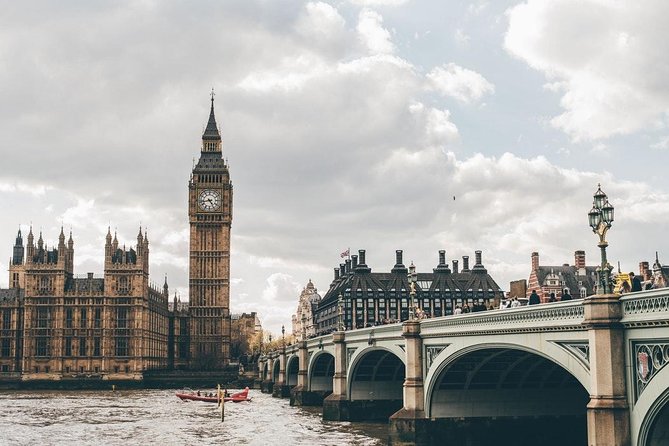 London Heathrow Airport Private Transfer Service To London - The Ride to London: Private Comfort and Suitcase Fit