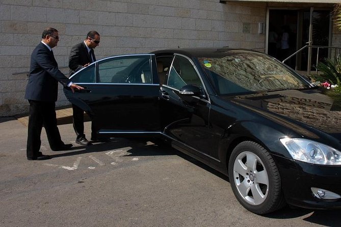 London Heathrow Airport Transfer - Meet Your Chauffeur at Heathrow, Not at the Parking Lot