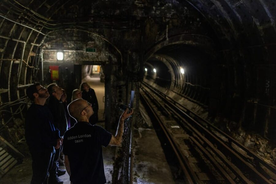 London: Hidden Tube Tour of Holborn's Secret Platforms - Spotting Leslie Green details and old signalling features
