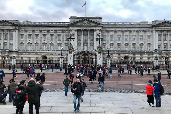 London Highlights Private Car with Driver Guide - The optional Blue Badge Guide upgrade (when you want real stories)