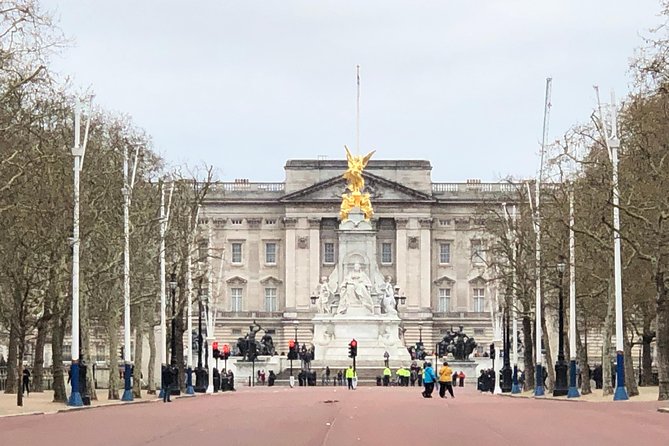London Highlights Private Car with Driver Guide - Price and value for groups up to 7