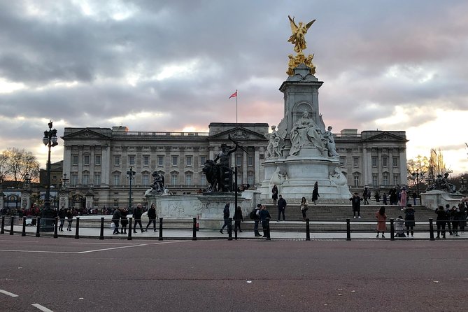 London Highlights Private Car with Driver Guide - Getting picked up and settling in with your driver-guide