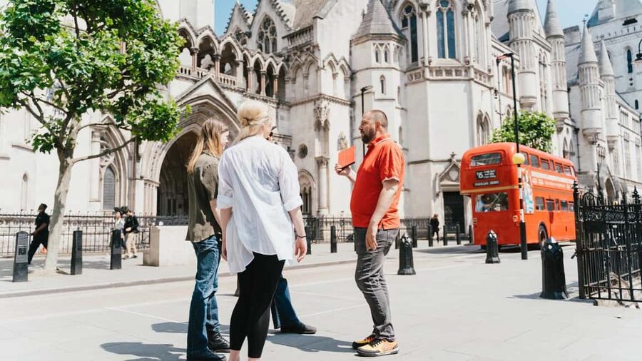 London: Historic City Walking Tour(& Rooftop Garden Access<em>) – Key highlights worth waking up for’ /></p>
<ul>
<li><strong>Rooftop garden views (Sun and Mon only)</strong> for a bird’s-eye look at the skyline</li>
<li><strong>Tower of London focus</strong> on why it mattered, and who was beheaded there</li>
<li><strong>London Bridge versus Tower Bridge</strong> explained clearly, with the chance to see Tower Bridge open on some summertime tours</li>
<li><strong>Bank of England vaults</strong> with the trivia that 310 tonnes of solid gold sit underfoot</li>
<li><strong>Great Fire of London context</strong> via the Monument you can still visit</li>
</ul>
<h2>Start at Temple Station, then step into the City’s 2,000-year core</h2>
<p><img width="900" height="506" decoding="async" src=