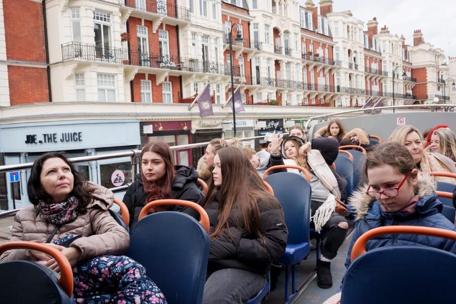 London: Hop-on Hop-off Bus Tour and Madame Tussauds Ticket - River Thames Boat Ride: The Best Low-Effort Photo Stop