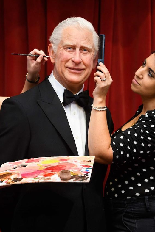 London: Hop-on Hop-off Bus Tour and Madame Tussauds Ticket - Free Walking Tour: The Bonus That Helps You Orient