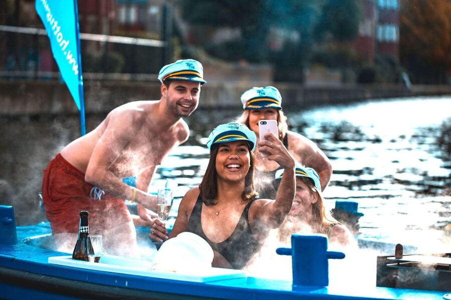 London: Hot Tub Boat Guided Historical Docklands Cruise - What is included, what is not, and how to pack smart