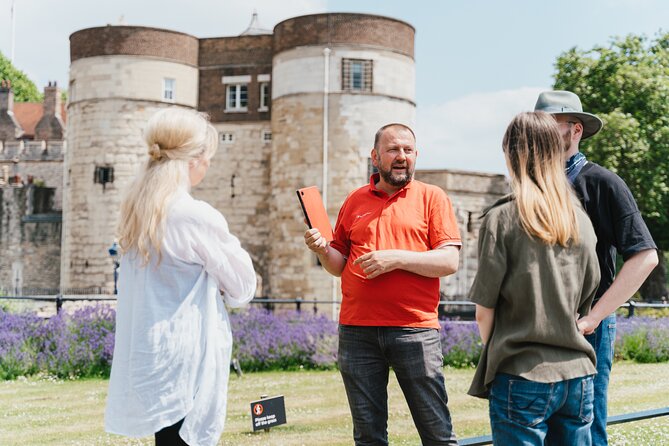 London in One Day: Tour Royal Westminster and the Square Mile - Whitehall power sights: Trafalgar Square, Horse Guards Parade, and Number 10