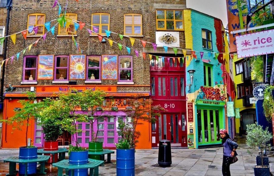 London: Instagram Photos Black Cab Tour with Hotel Pick Up - Neal’s Yard, Sky Garden, and Peggy Porschen photo stops that look great fast