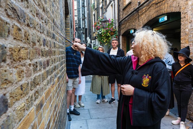 London: Interactive Harry Potter Walking Tour - Covent Garden: Diagon Alley, Knockturn Alley, and the Leaky Cauldron