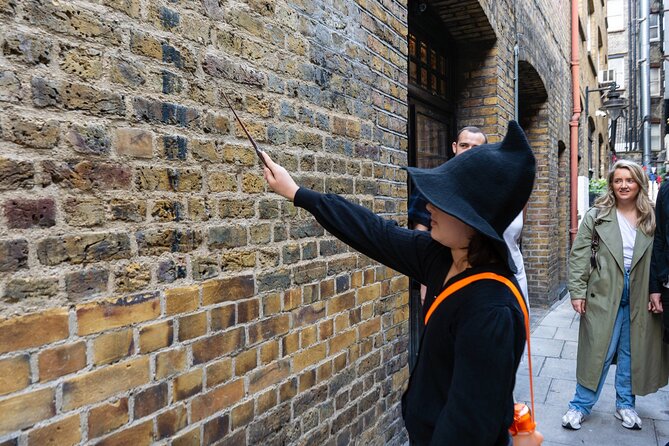 London: Interactive Harry Potter Walking Tour - Trafalgar Square and Whitehall: inspiration and filmmaking context