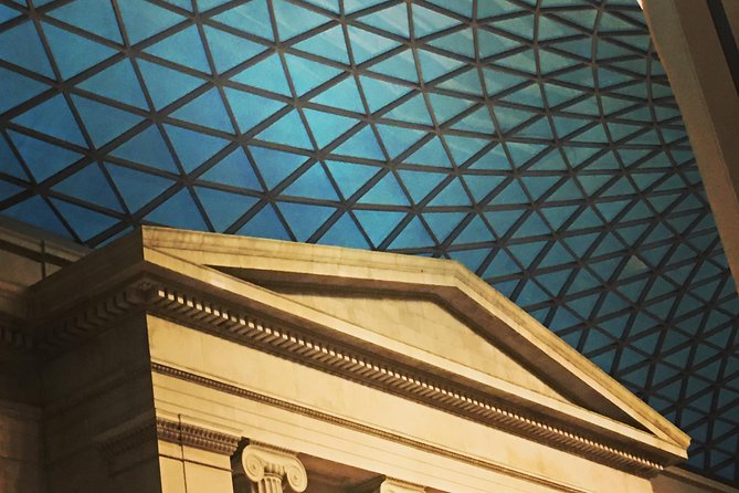 London Introduction Walking Tour - Buckingham Palace, Trafalgar Square, and Whitehall: power starts the walk