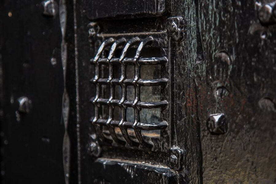 London: Jack The Ripper and Sherlock Holmes Bus Tour - Westminster Abbey area stories: Charles I, executions, and major names