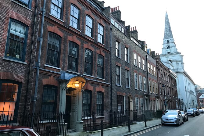 London - Jack the Ripper Small Group Tour - Why the guide and the tech make a difference in the dark