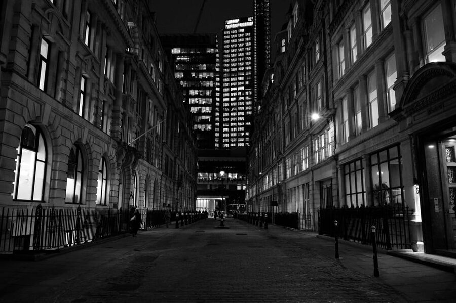 London: Jack the Ripper Tour and Underground Prison in Spanish - Little Britain, body snatchers, and Newgate Prison underground