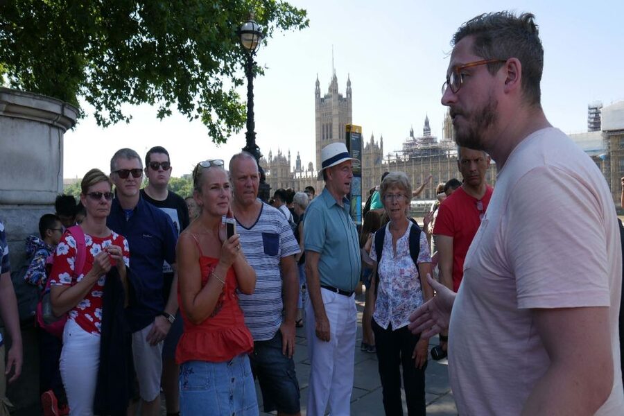 London: James Bond Filming Locations Bus Tour - Getting Your Bearings at Blackfriars and the Mini-Coach Loop
