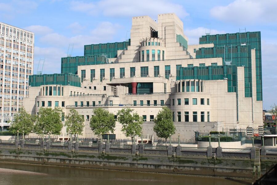 London: James Bond Filming Locations Bus Tour - The Guide Makes It Work, Especially When They Teach Film Logic