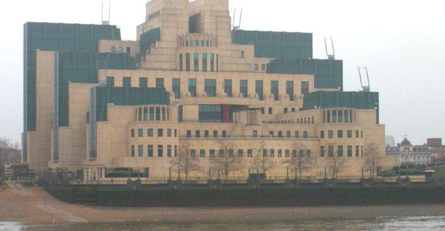 London: James Bond Shooting Locations Tour by Black Taxi - Blades Fencing Club, Le Circle Casino, Hotel Europe, and Other Doorway Moments