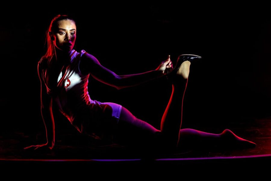 London: Kabaret Exposé - The rules that matter: smart dress, no sneakers, and no photosensitive risk