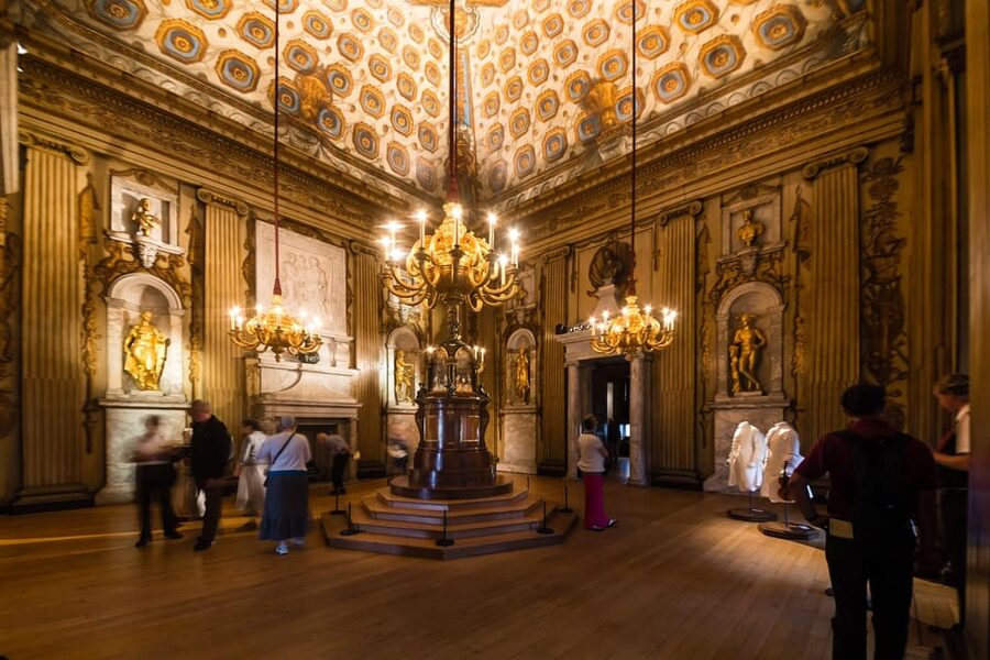 London: Kensington Palace Tour, Guard Change & Afternoon Tea - Who should book, and who should skip