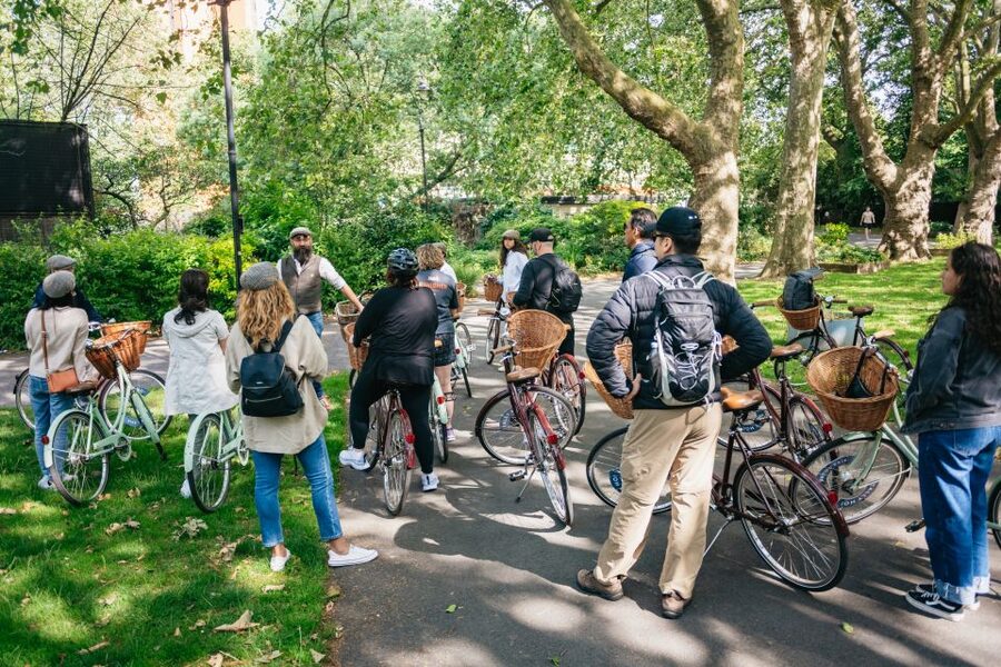 London: Landmarks & Secrets Bike Tour with Pub & Street Art - Key highlights you should care about