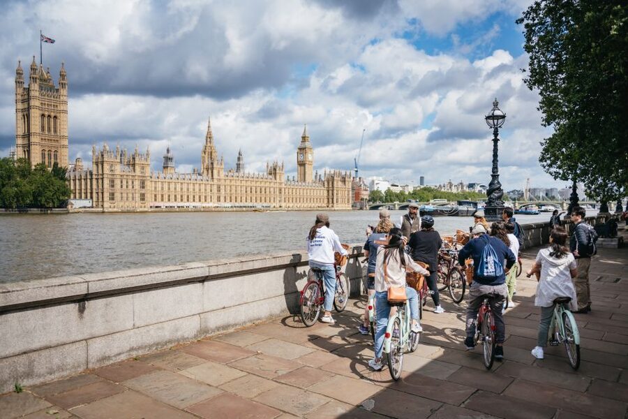 London: Landmarks & Secrets Bike Tour with Pub & Street Art - Guides like Katie, Ross, and Jasper: why the storytelling is a core part of the deal