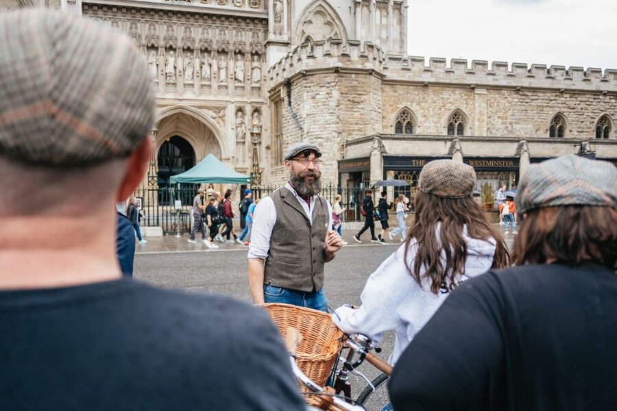 London: Landmarks & Secrets Bike Tour with Pub & Street Art - Covent Garden and the Lamb & Flag pint: a real London pause
