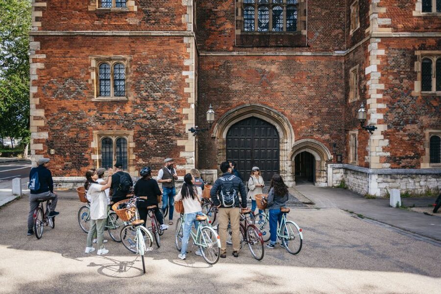 London: Landmarks & Secrets Bike Tour with Pub & Street Art - Value for $101: what you get in 3.5 hours