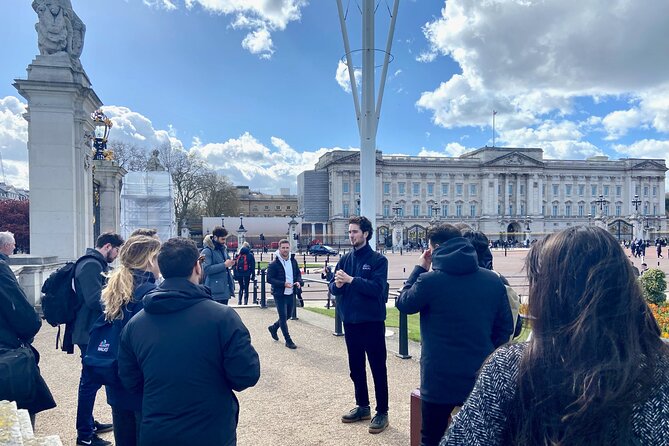 London: Landmarks Walking Tour - The Mall, Buckingham Palace, and the Changing of the Guards Timing
