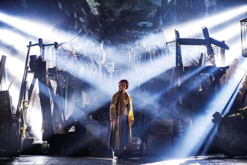 London: Les Misérables and 3-Course Meal & Sparkling Wine - What the 5-Hour Timing Means for Your Day