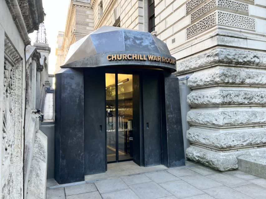 London: London in WW2 and Churchill War Rooms Entrance - Parliament and the Abbey, seeing government like a civilian in wartime