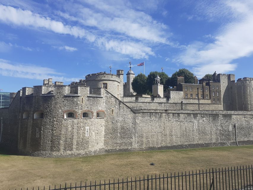 London: Medieval History Walking Tour from The Tower - Golden Hinde and Shakespeare’s Globe, trade and drama on the same riverside