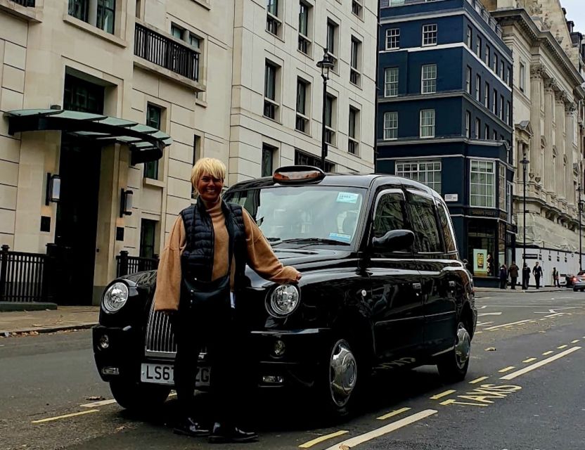 London: Monuments & Back Streets Guided Tour in Black Taxi - From hotel pickup to fast bearings in the cab