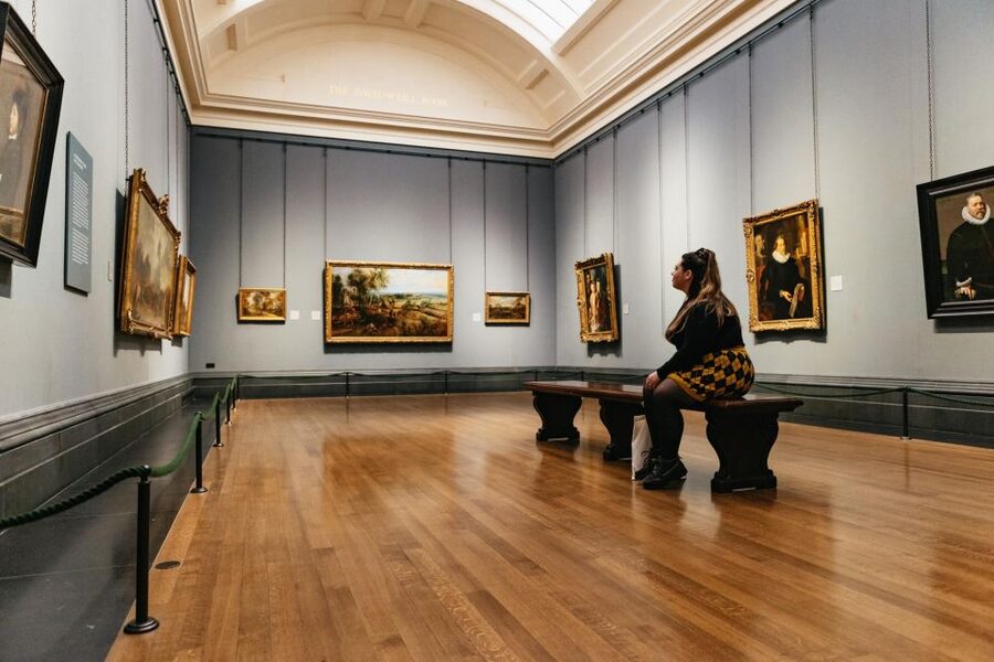 London: National Gallery Guided Tour with Art Expert Guide - Meet the art expert guide, then use the headsets