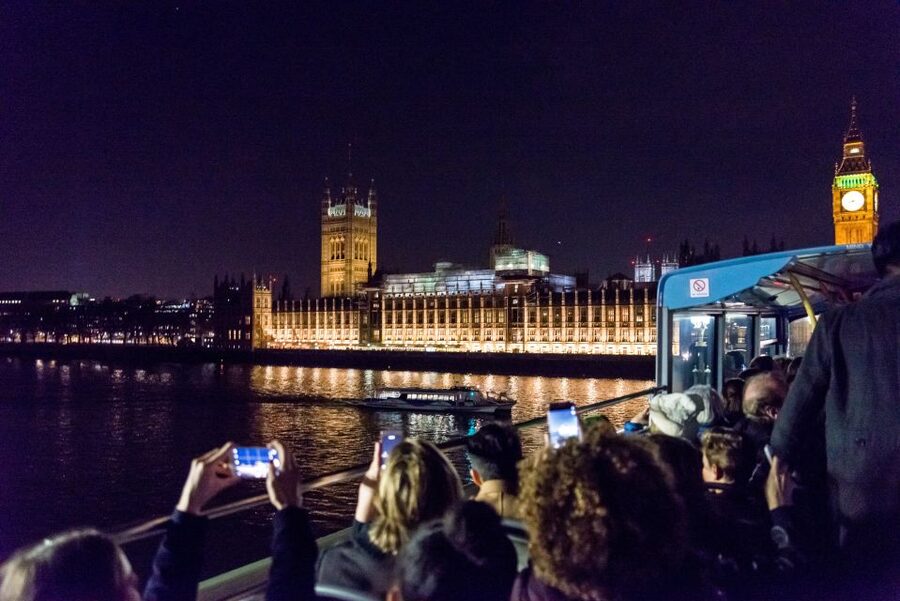 London: Nighttime Open-Top Bus Sightseeing Tour - The guide, the audio, and Wi-Fi: how the commentary works