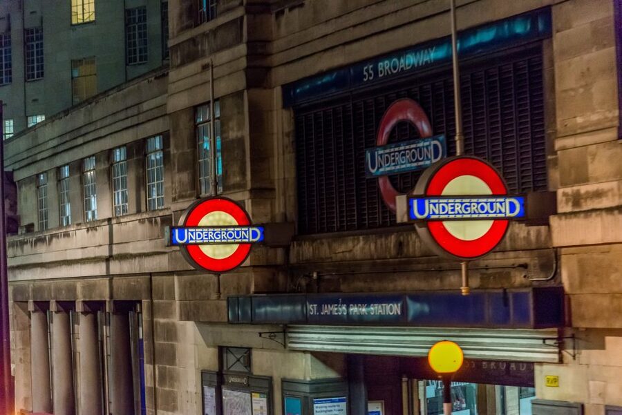 London: Nighttime Open-Top Bus Sightseeing Tour - Seating strategy on an open-top bus: comfort and photo odds