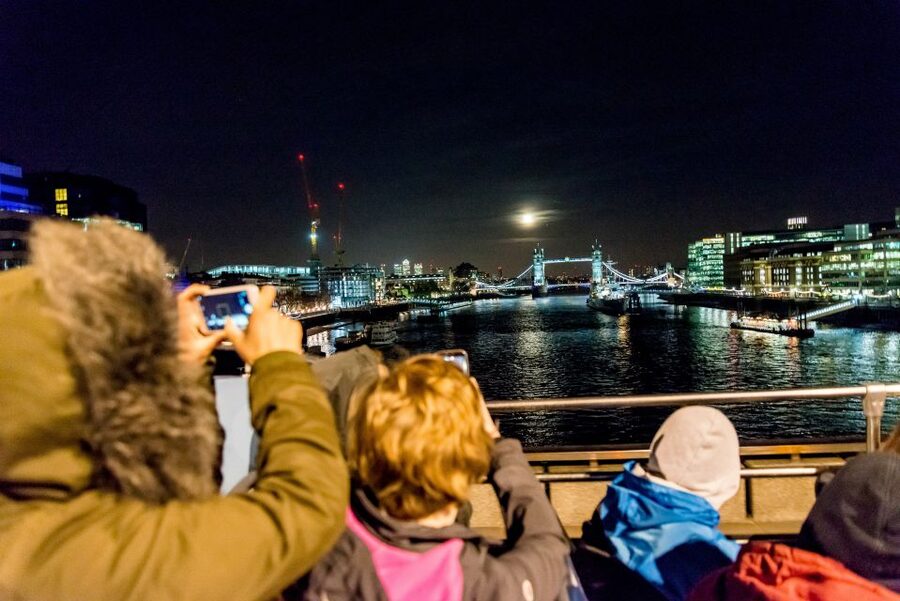 London: Nighttime Open-Top Bus Sightseeing Tour - The route pacing: how to make 90 minutes feel useful