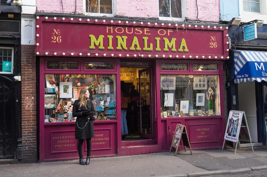 London: Notting Hill, Highlights & Markets Private Tour - Portobello Road Market: where the tour ends and your browsing can continue