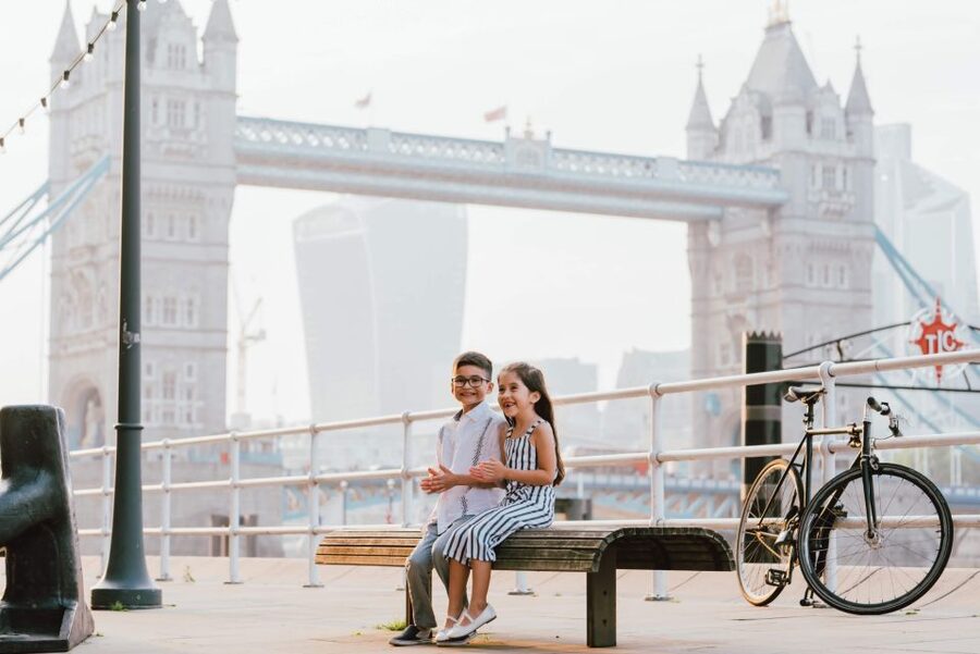London: Personal Travel & Vacation Photographer - Choosing the right spots in London Bridge and St James Park style