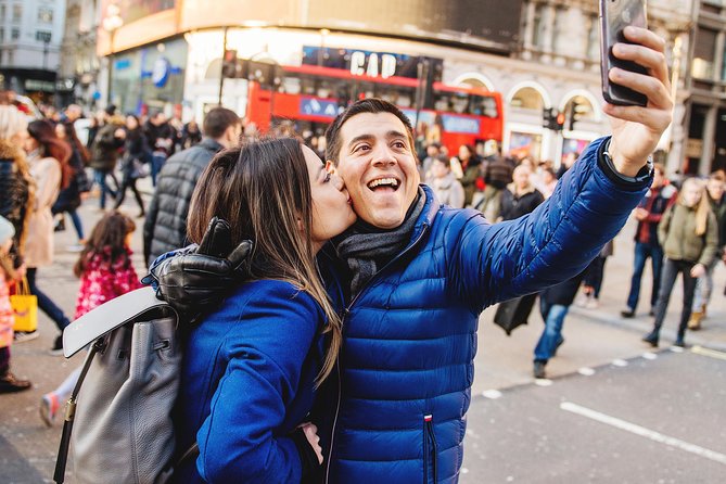 London photoshoot with Pro photographer. Prewedding/Individual/Family - The 2.5-hour route: Covent Garden, St Paul’s, Millennium Bridge, Tower Bridge