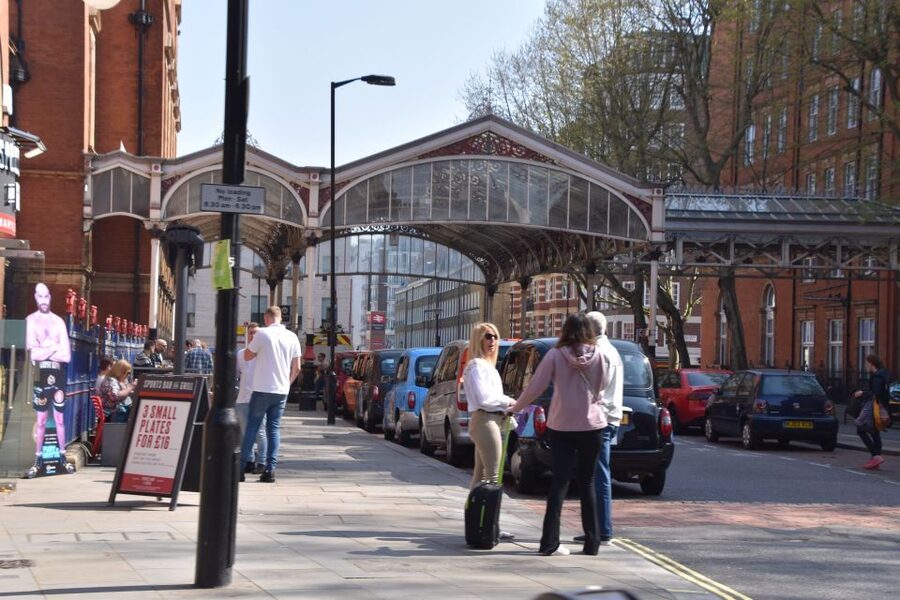 London: Private Beatles Taxi Tour - Baker Street, Savile Row, and the London Palladium finish