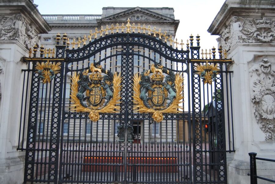 London: Private Chauffeur-Driven Sightseeing Tour - Tower of London, St. Pauls, and More: A Practical Look at the Stops